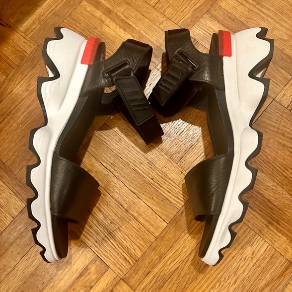 SOREL Black KINETIC Leather Rubber Wavy Platform Sandals - Picture 10 of 10